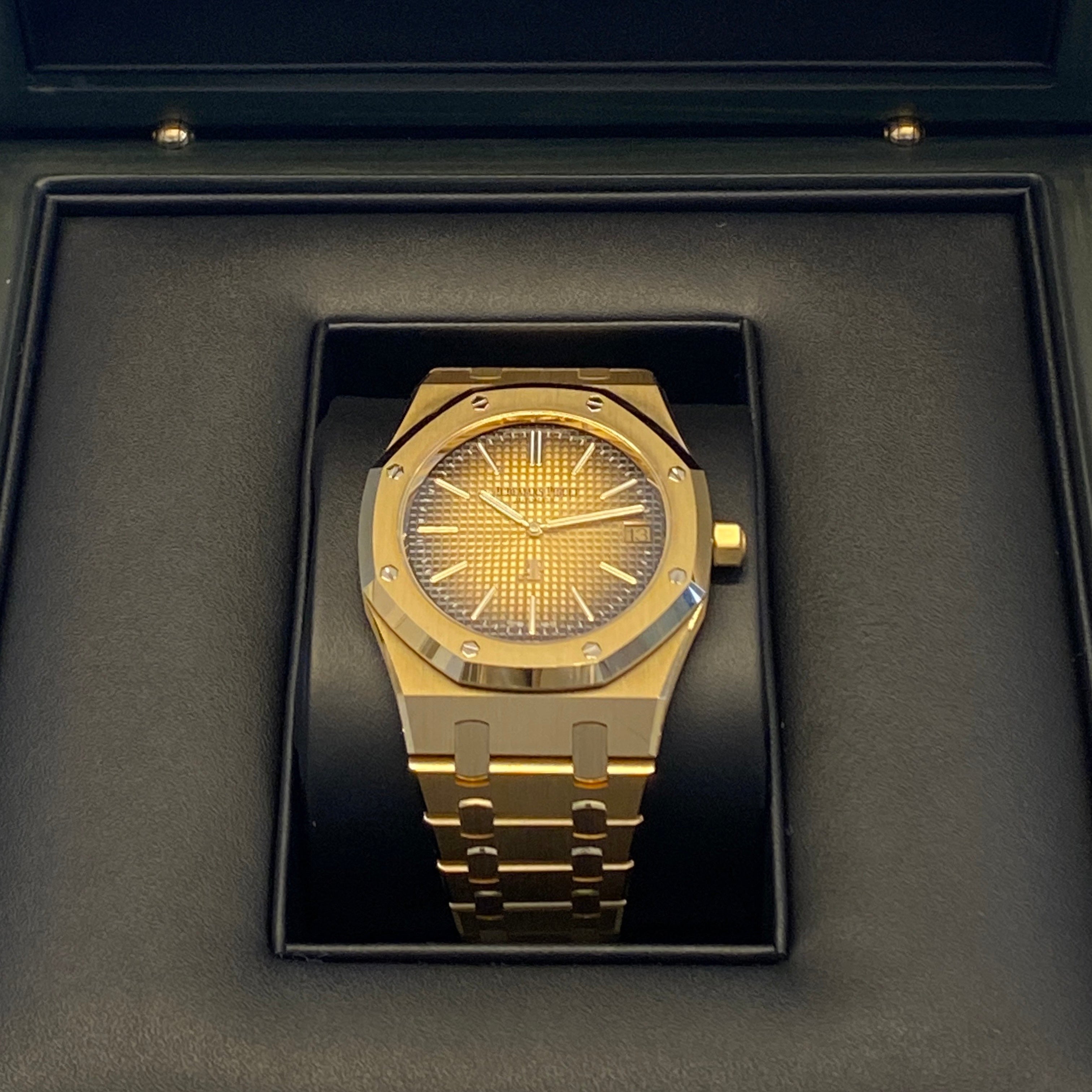 AUDEMARS PIGUET ROYAL OAK „JUMBO“ EXTRA-THIN 16202BA.OO.1240BA.02 06/2023 FULLSET