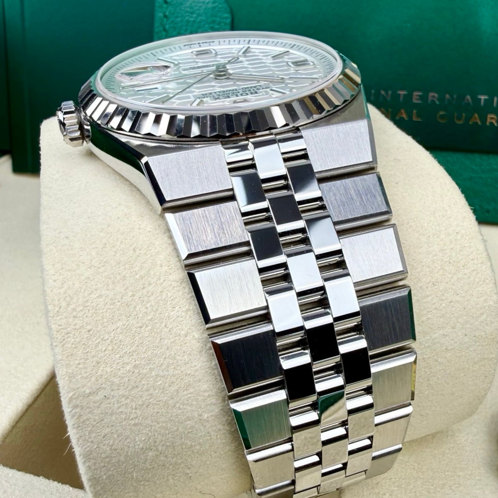 Rolex Land-Dweller 40 Ref. 127334 Weiß – Neu, Fullset 03/2026 | Finer Things