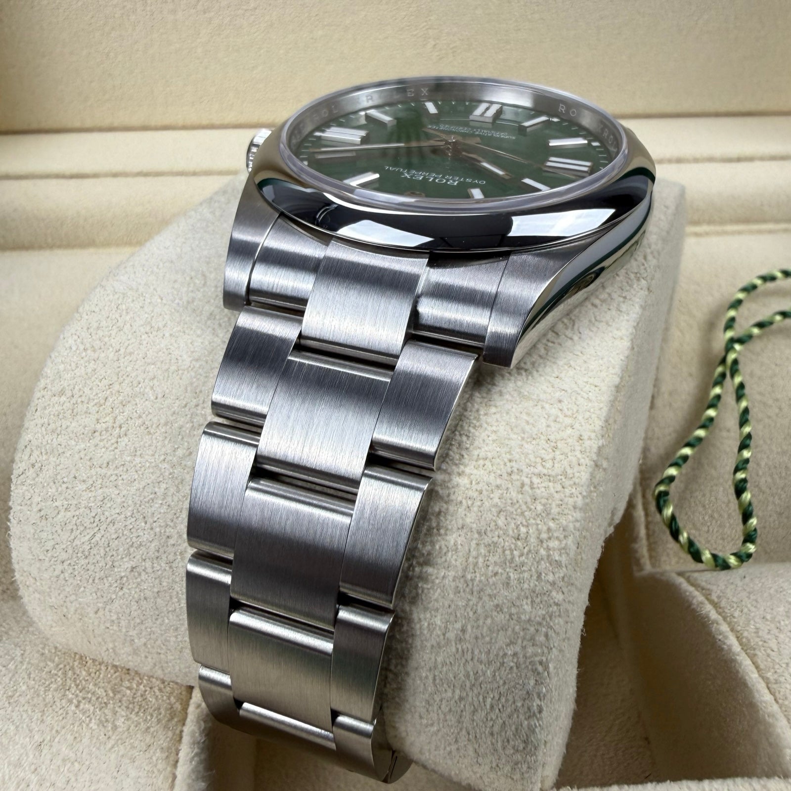 ROLEX OYSTER PERPETUAL 41 124300 GRÜN 06/2024 LC100 NEU FULLSET