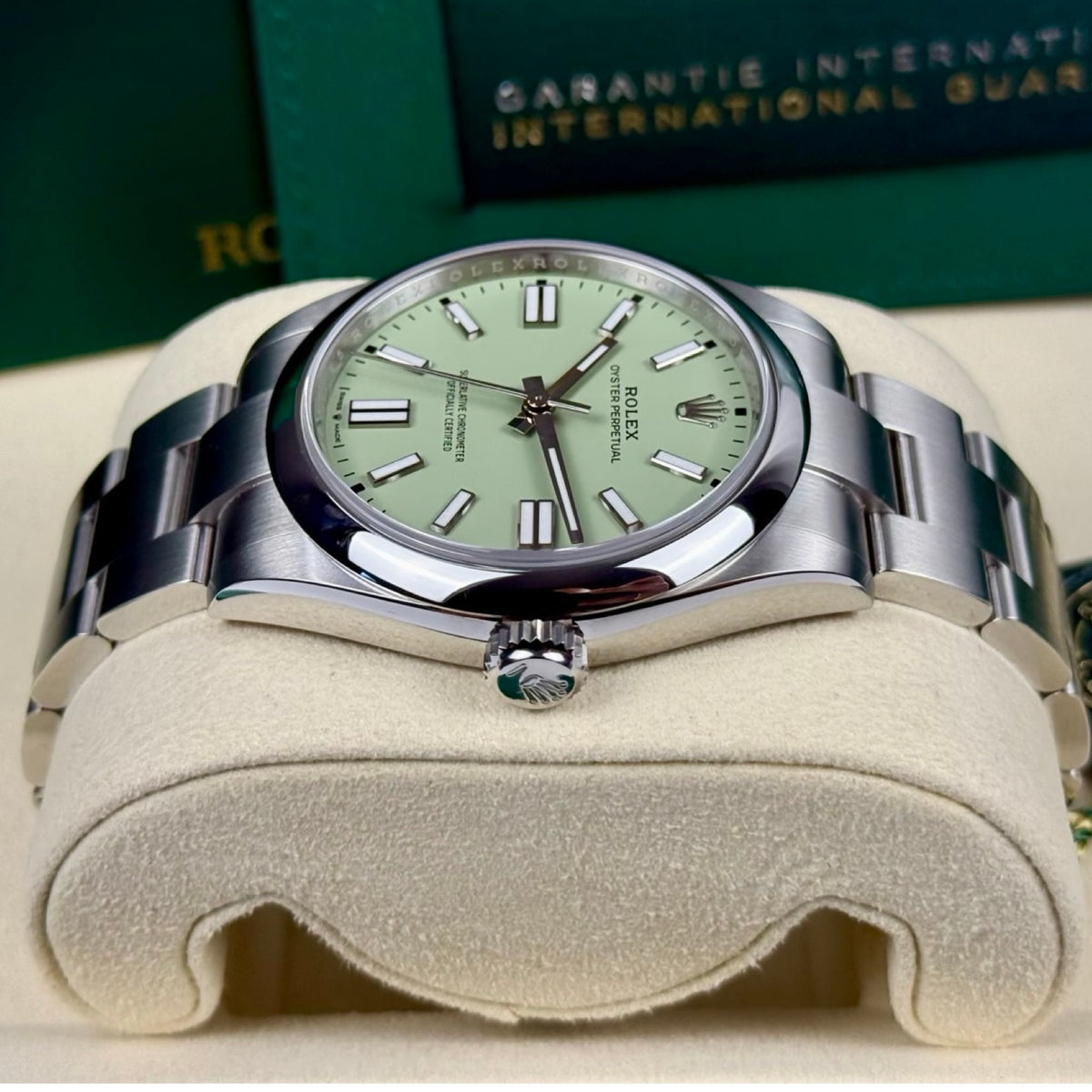 Rolex Oyster Perpetual 41 Ref. 134300 Pistachio – Neu, LC100, Fullset 09/2026