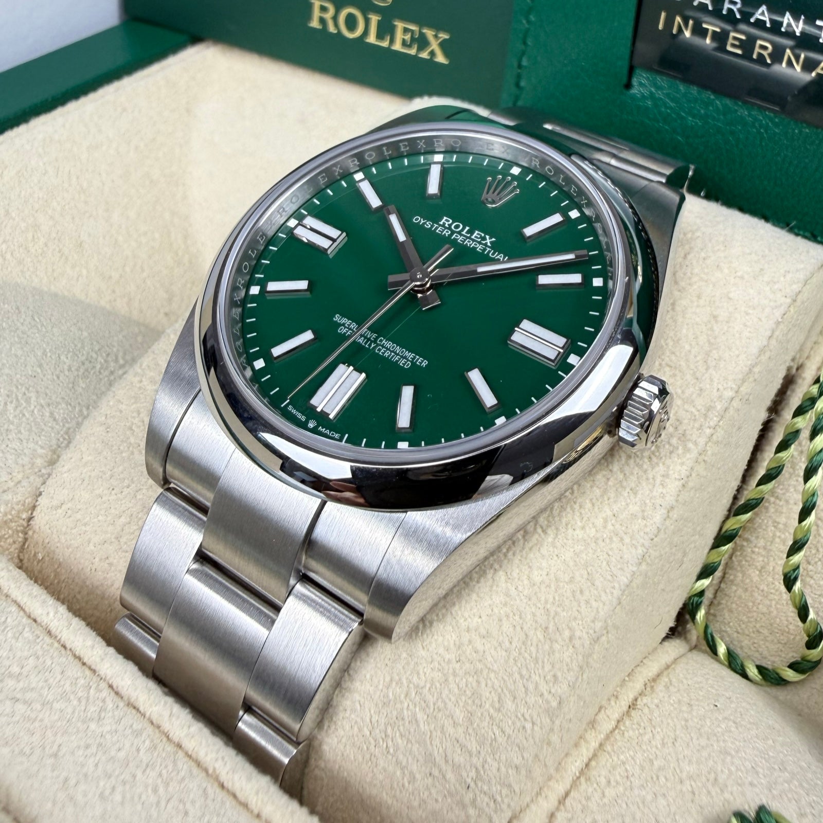 ROLEX OYSTER PERPETUAL 41 124300 GRÜN 06/2024 LC100 NEU FULLSET