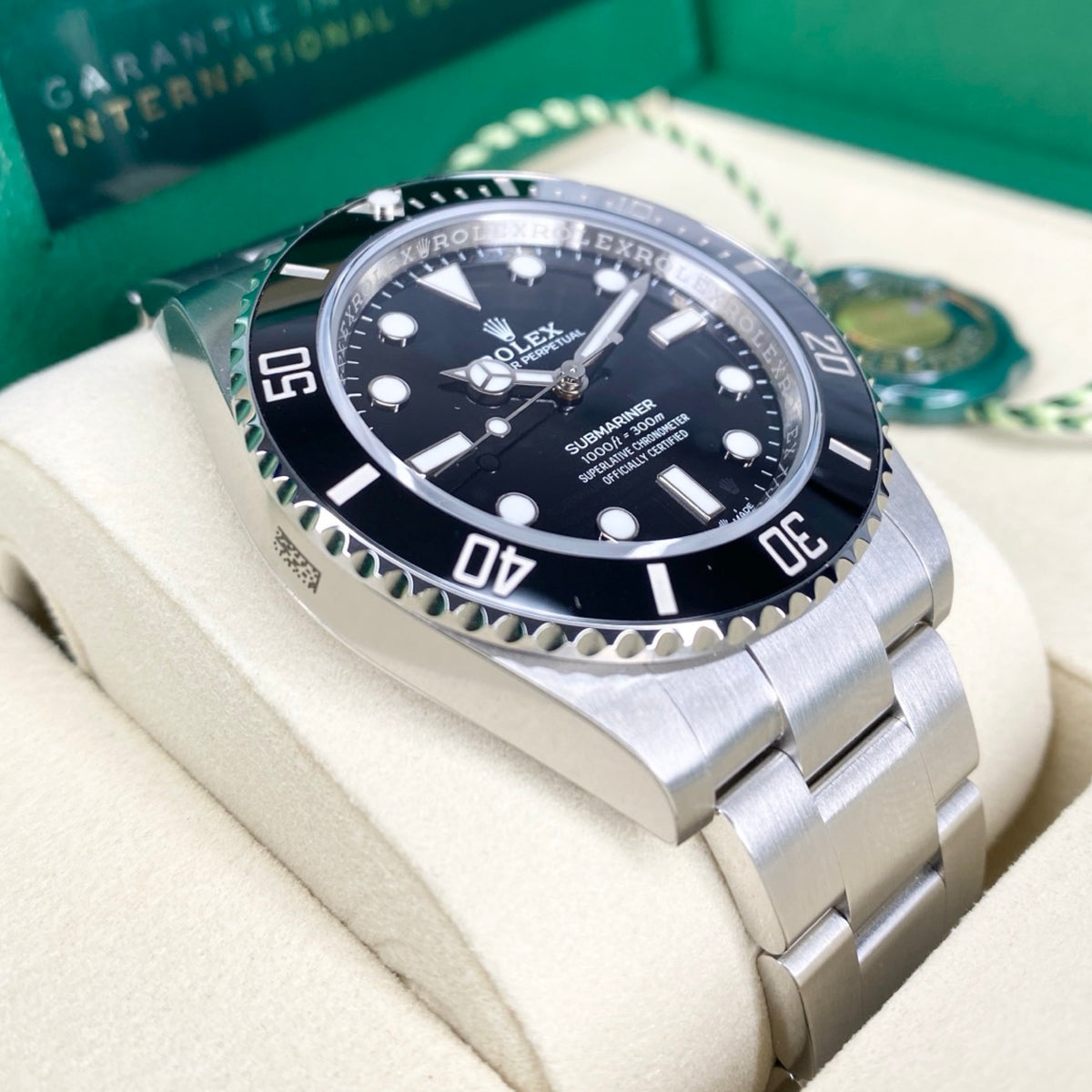 ROLEX SUBMARINER NO DATE 124060 09/2025 NEU VERKLEBT FULLSET