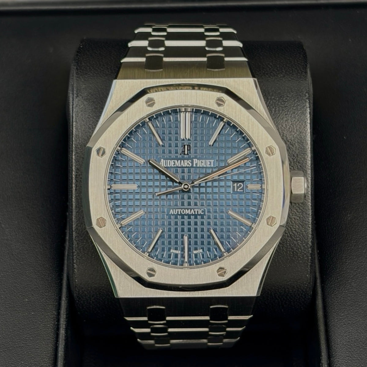 Audemars Piguet Royal Oak Ref. 15400ST Blau – Sehr gut, Fullset 2017 | Finer Things