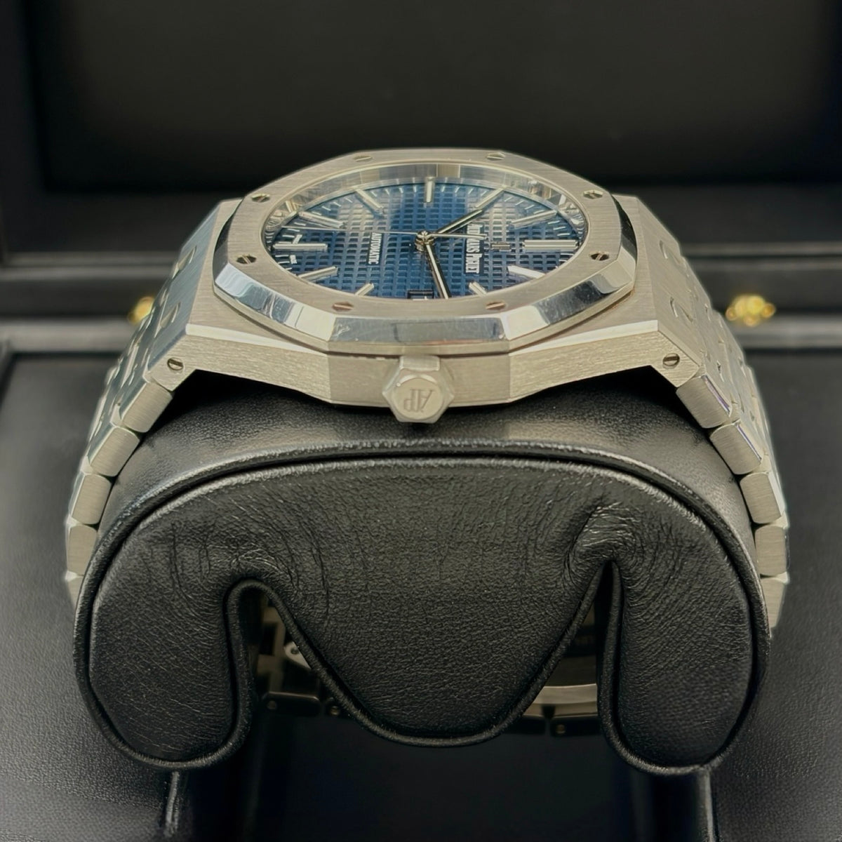 Audemars Piguet Royal Oak Ref. 15400ST Blau – Sehr gut, Fullset 2017 | Finer Things