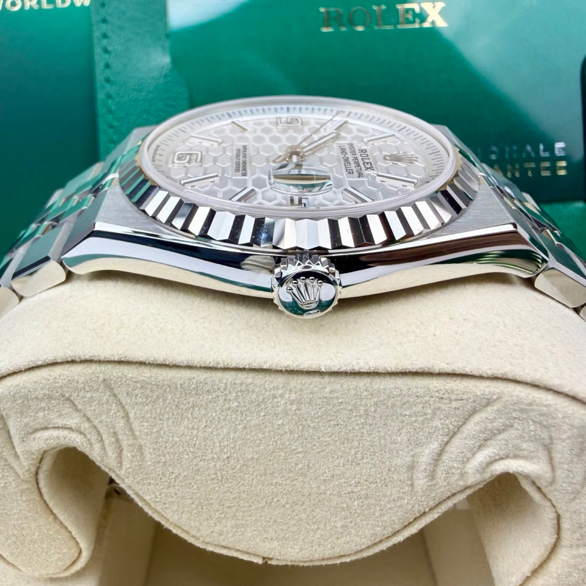 Rolex Land-Dweller 40 Ref. 127334 Weiß – Neu, Fullset 03/2026 | Finer Things
