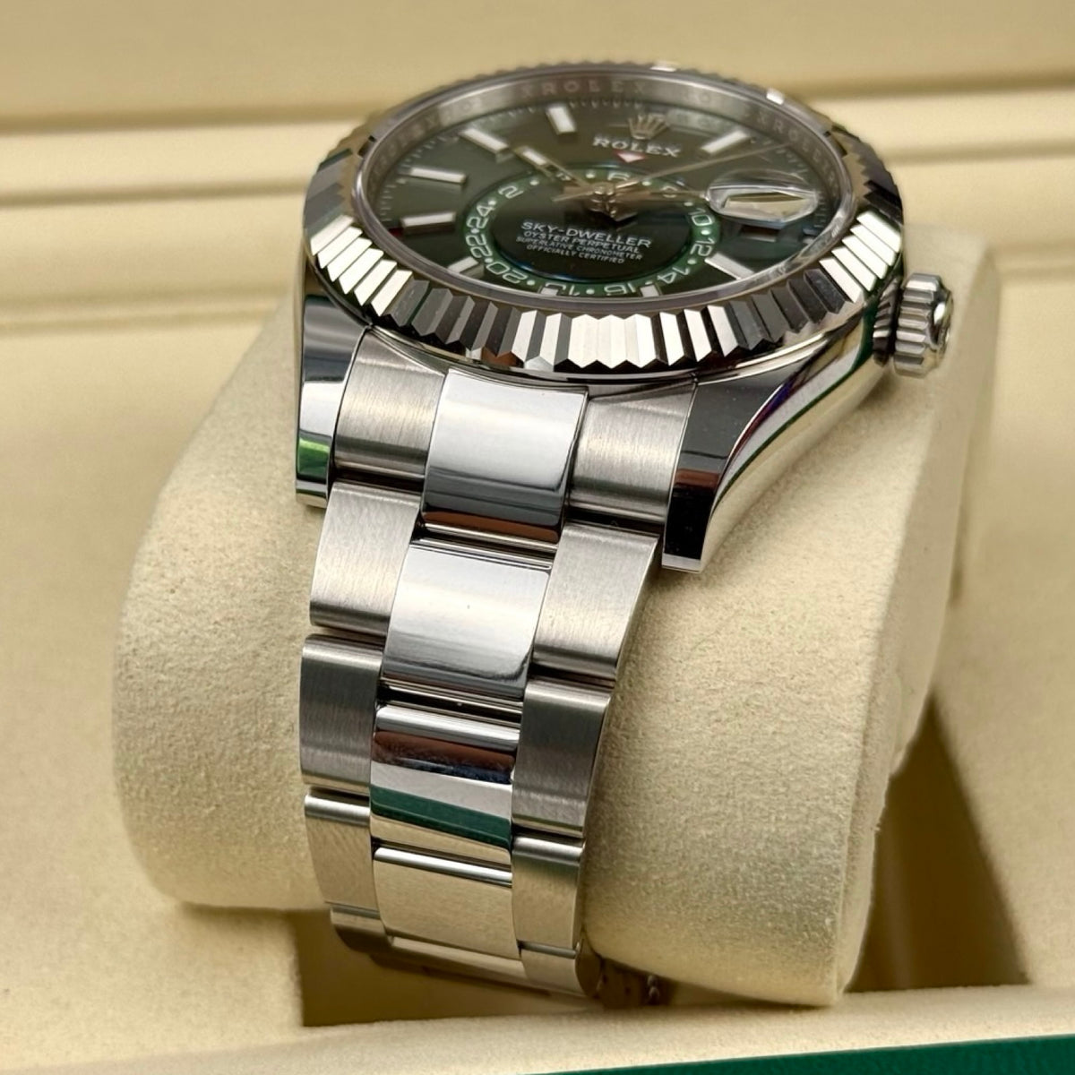 Rolex Sky-Dweller Ref. 336934 Grün – Neu, Fullset 08/2026 | Finer Things