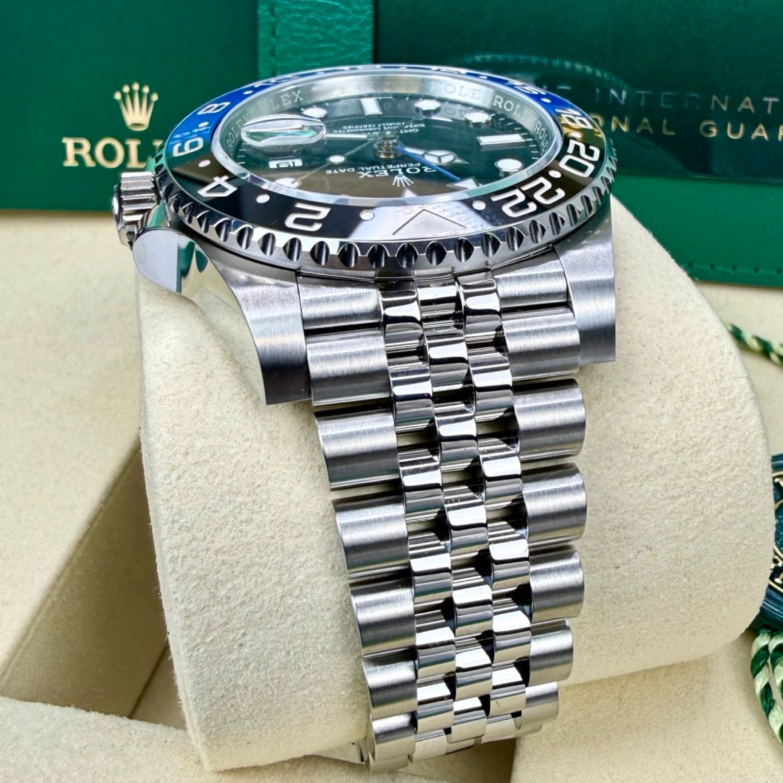 Rolex GMT-Master II Ref. 126710BLNR Batgirl – LC100, Neu, Fullset 03/2026 | Finer Things