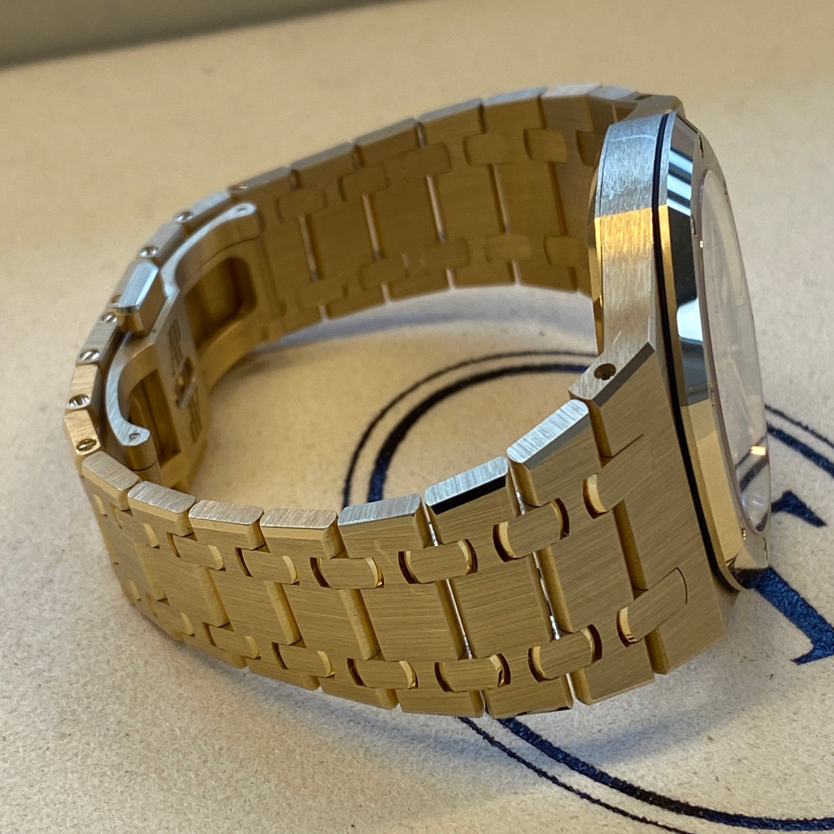 AUDEMARS PIGUET ROYAL OAK „JUMBO“ EXTRA-THIN 16202BA.OO.1240BA.02 06/2023 FULLSET