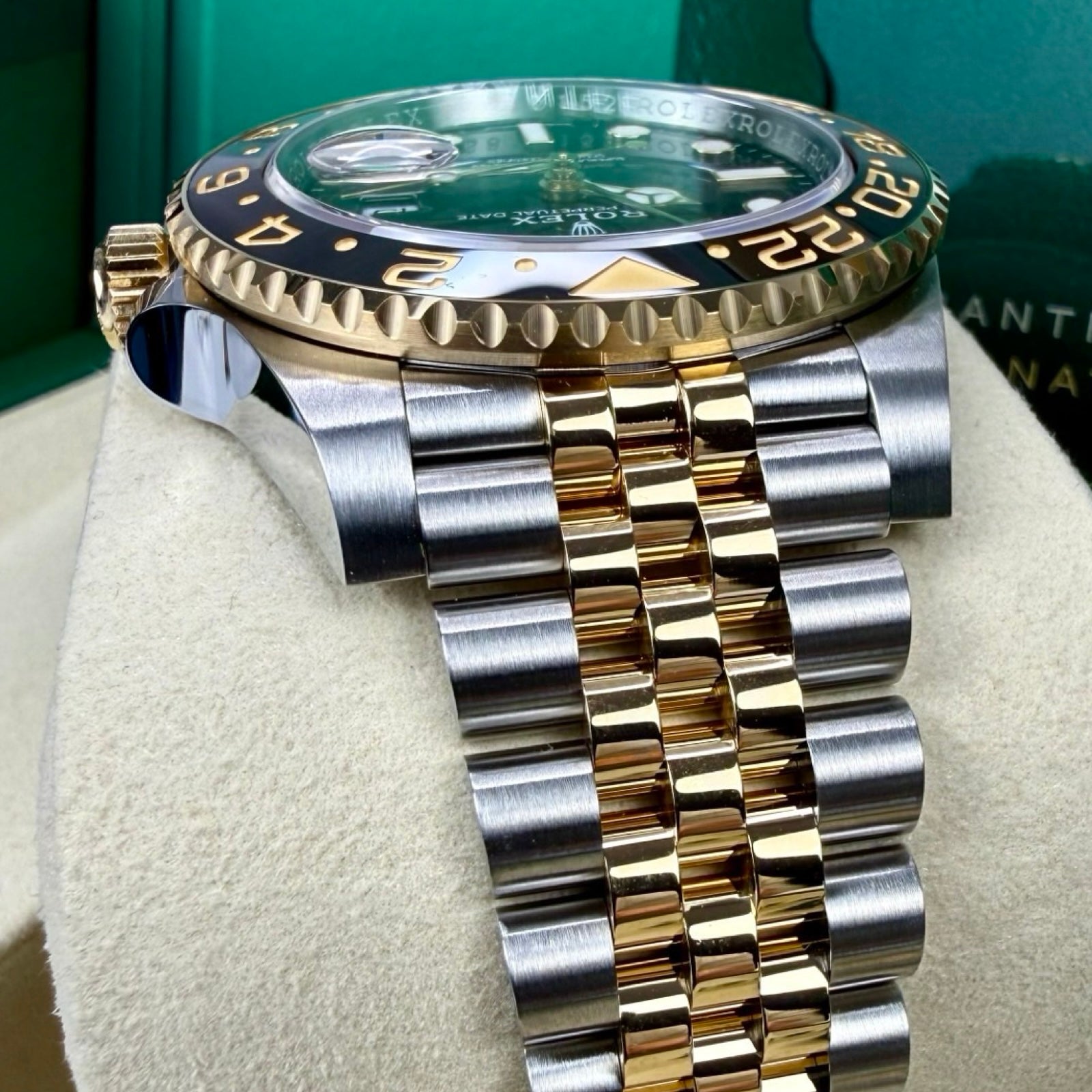 ROLEX GMT-MASTER II 126713GRNR ZOMBIE 02/2026 LC100 NEU FULLSET
