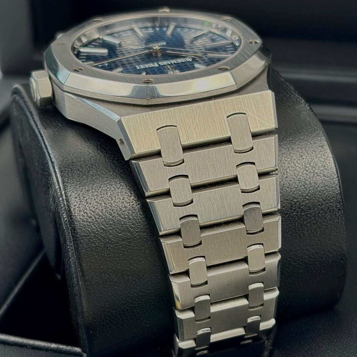 Audemars Piguet Royal Oak Ref. 15400ST Blau – Sehr gut, Fullset 2017 | Finer Things