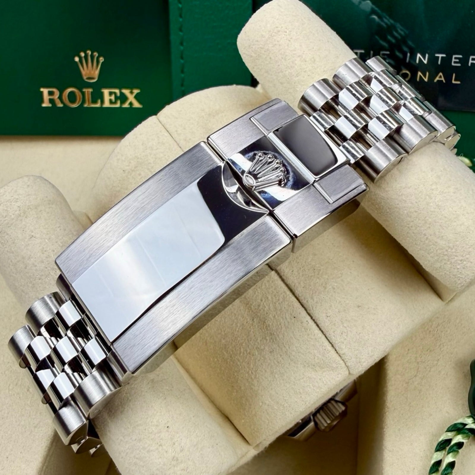 Rolex GMT-Master II Ref. 126710BLNR Batgirl – LC100, Neu, Fullset 03/2026 | Finer Things