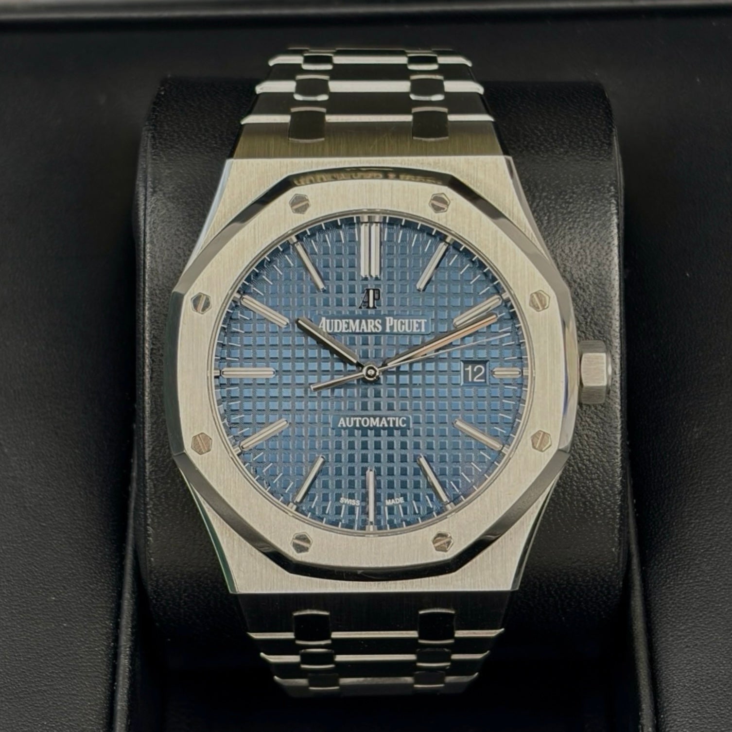 Audemars Piguet Royal Oak Ref. 15400ST Blau – Sehr gut, Fullset 2017 | Finer Things