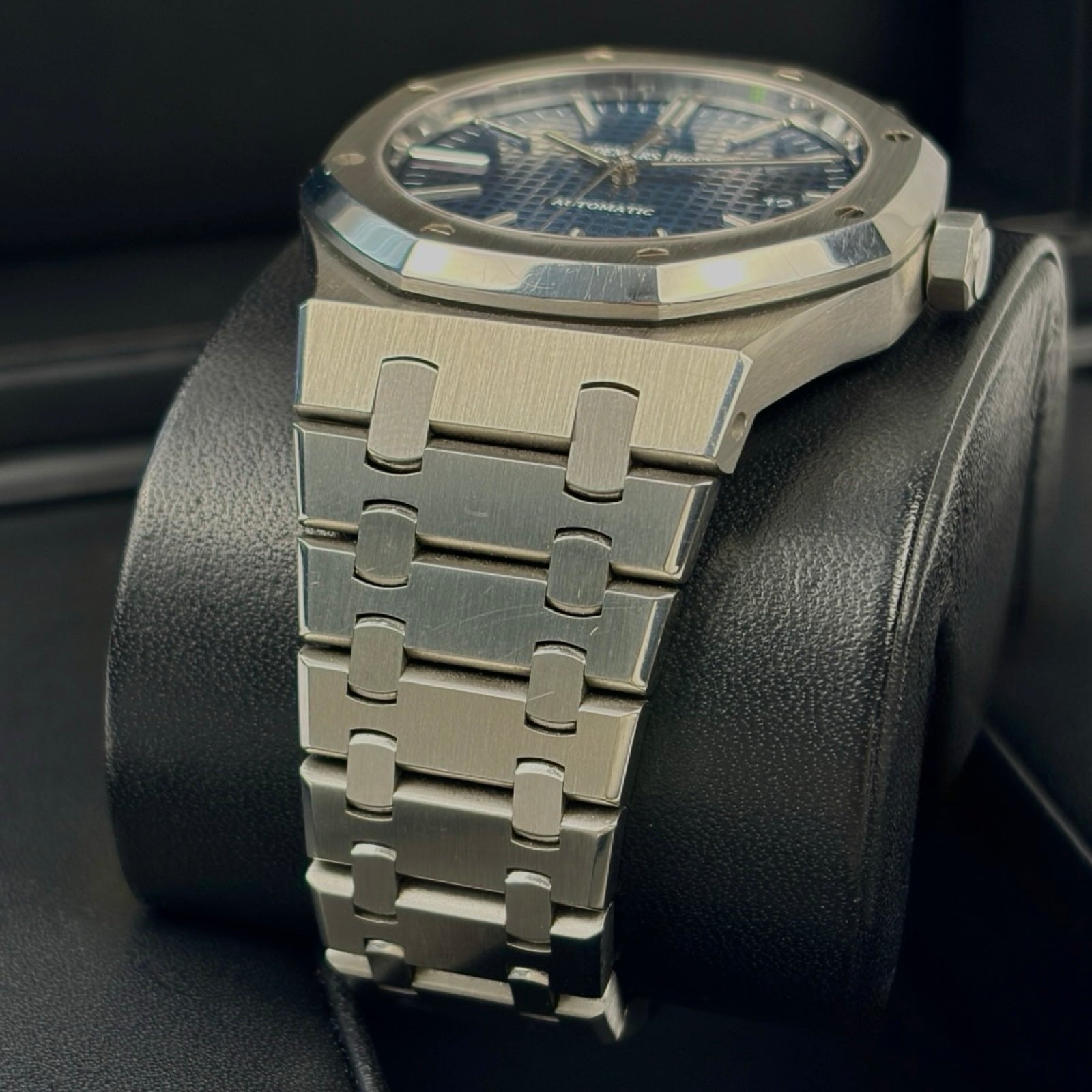 Audemars Piguet Royal Oak Ref. 15400ST Blau – Sehr gut, Fullset 2017 | Finer Things