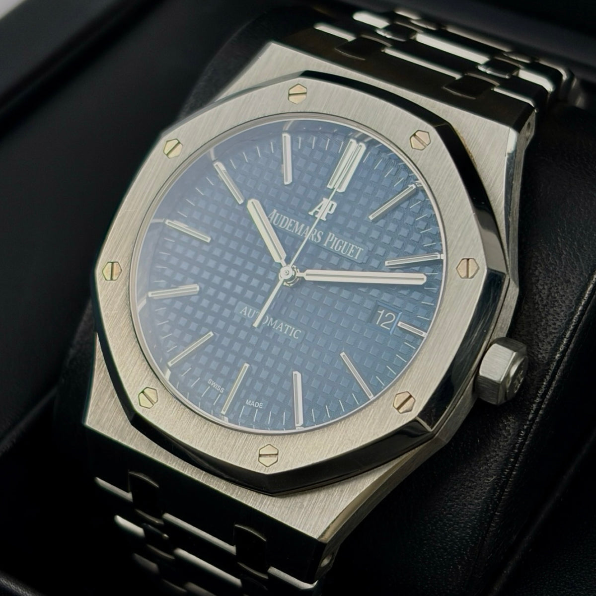 Audemars Piguet Royal Oak Ref. 15400ST Blau – Sehr gut, Fullset 2017 | Finer Things