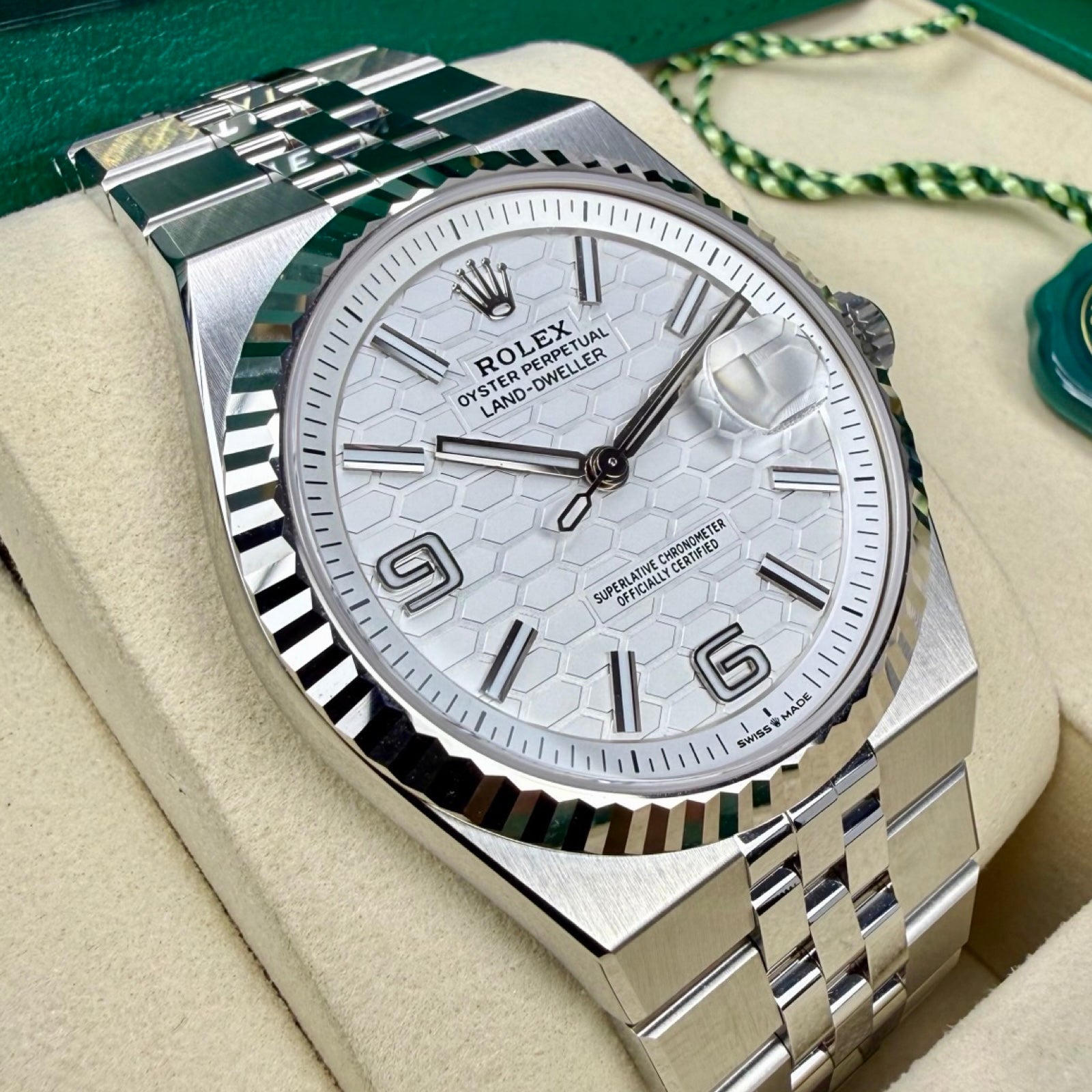 Rolex Land-Dweller 40 Ref. 127334 Weiß – Neu, Fullset 03/2026 | Finer Things