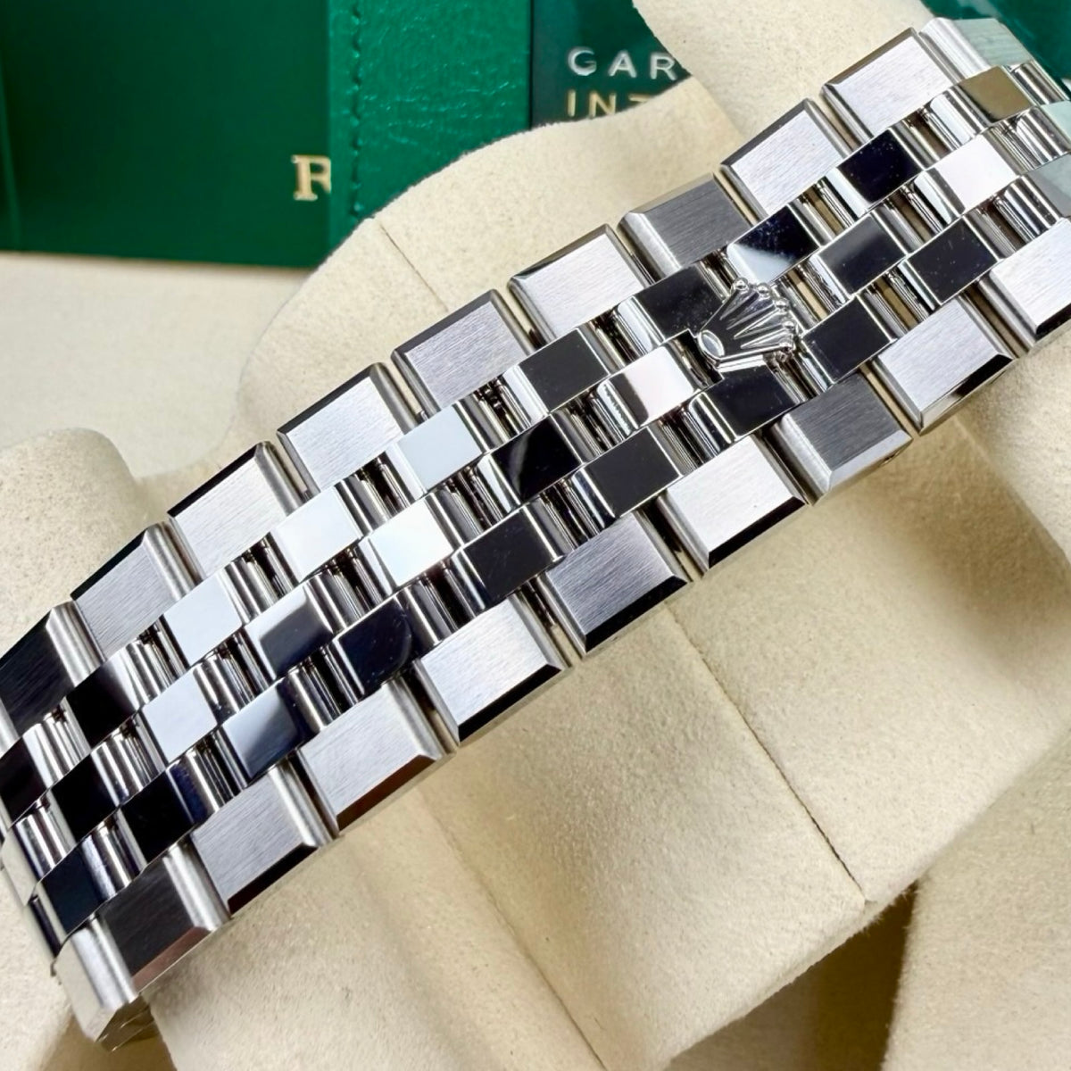 Rolex Land-Dweller 40 Ref. 127334 Weiß – Neu, Fullset 03/2026 | Finer Things